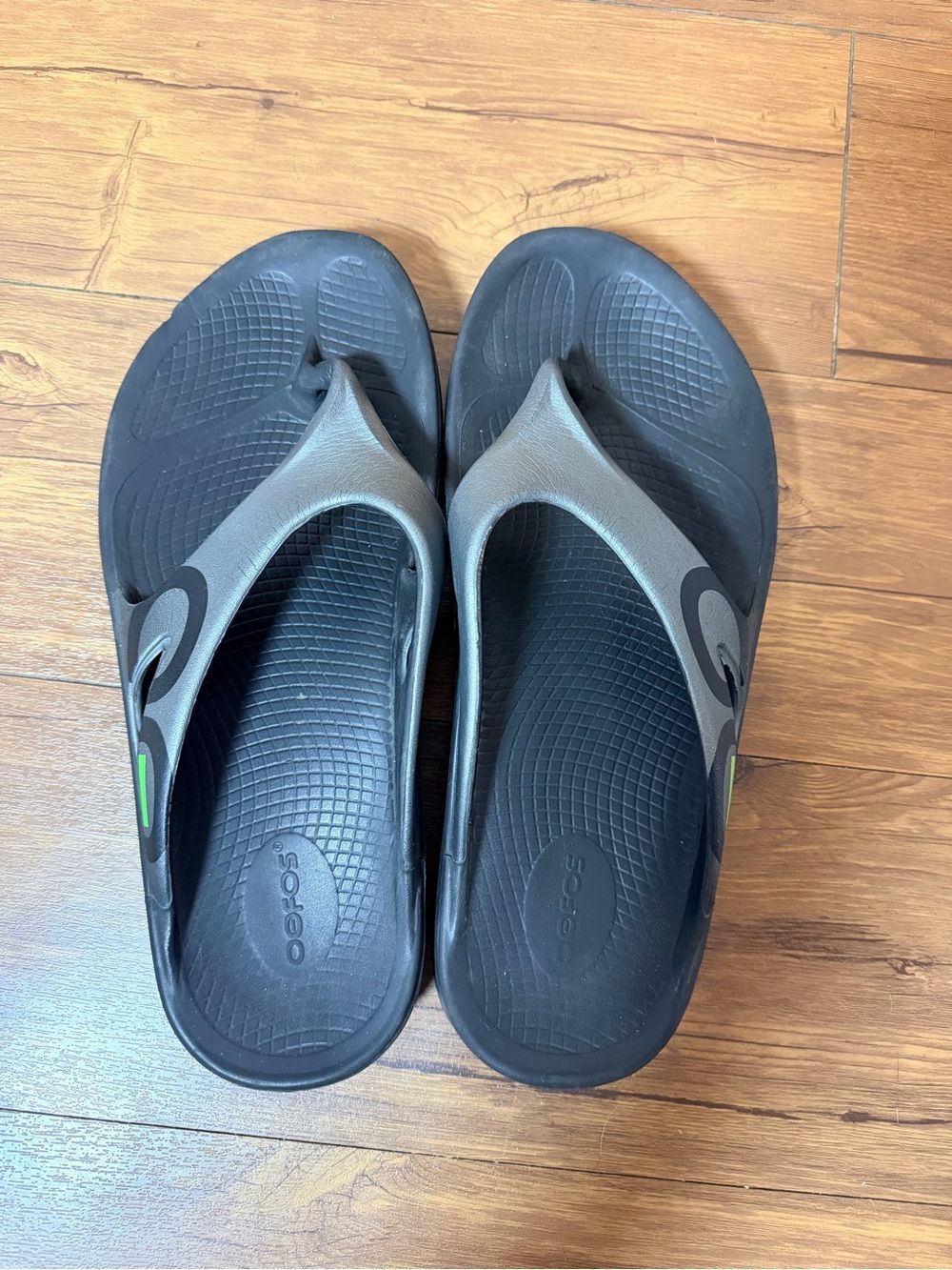 OOFOS Flip Flop Sandals Mens 10 Womens 12 Black Gray Comfort Recovery - Picture 7 of 9